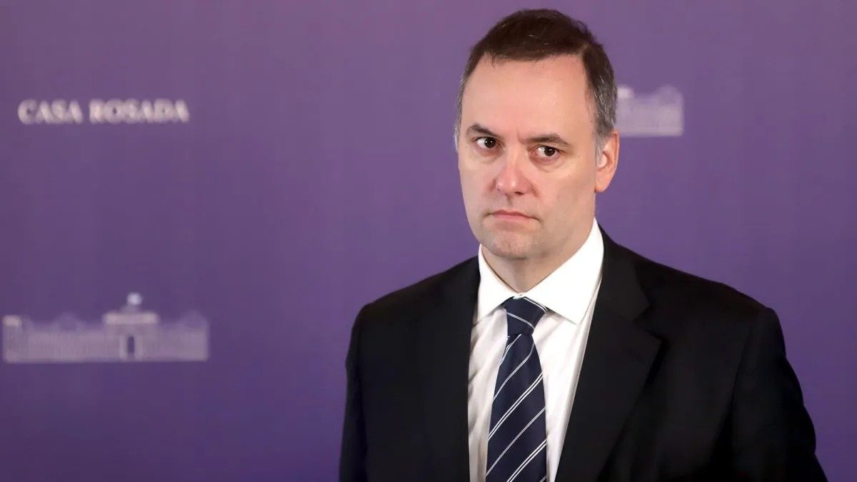 Piden levantar el secreto bancario y fiscal de Manuel Adorni