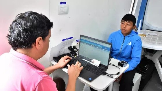 Registro Civil llega a barrios y Mosconi, pero con turnos limitados y demoras en entrega