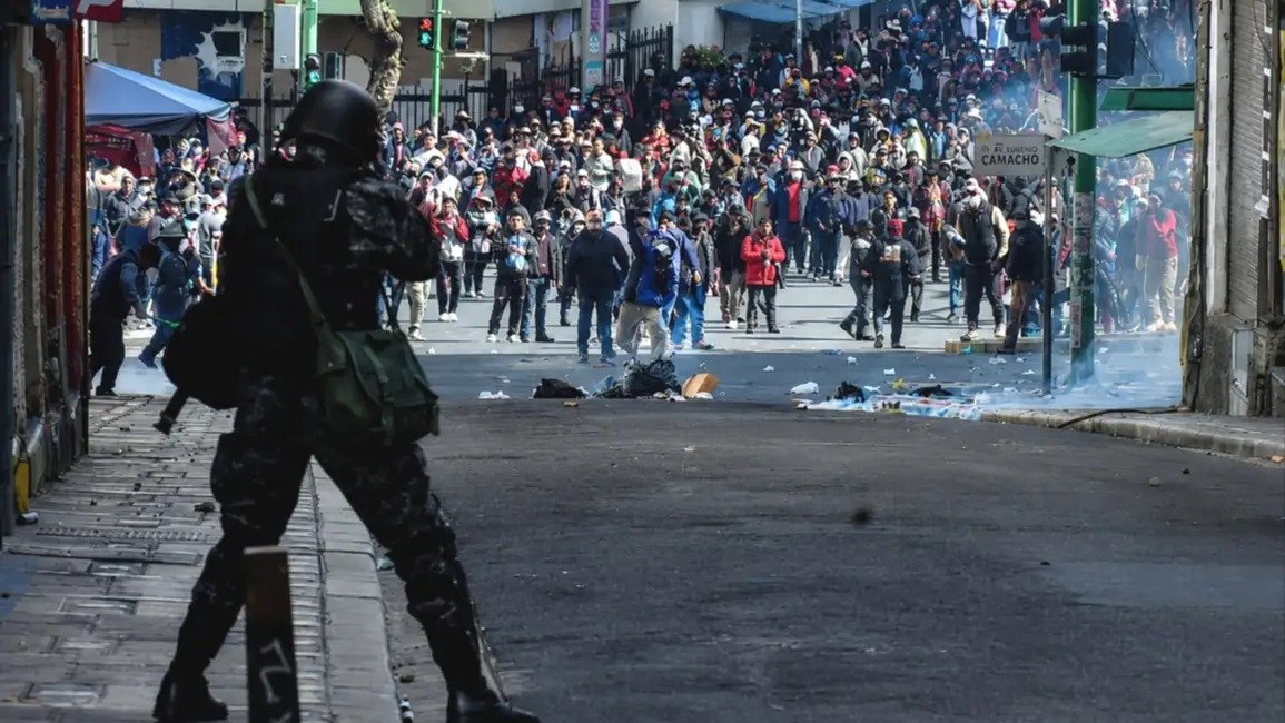Bolivia escala: choques en La Paz agravan la crisis y alertan a la frontera salteña
