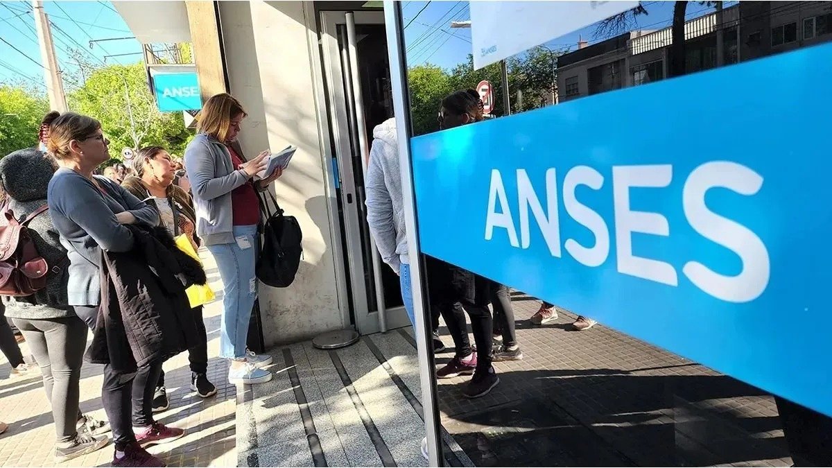 ANSES confirmó aumento, bono y aguinaldo: cuánto cobrarán jubilados en junio