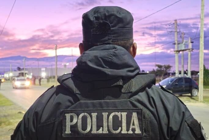 Policías asistieron a dos bebés con dificultades para respirar en barrios de Capital