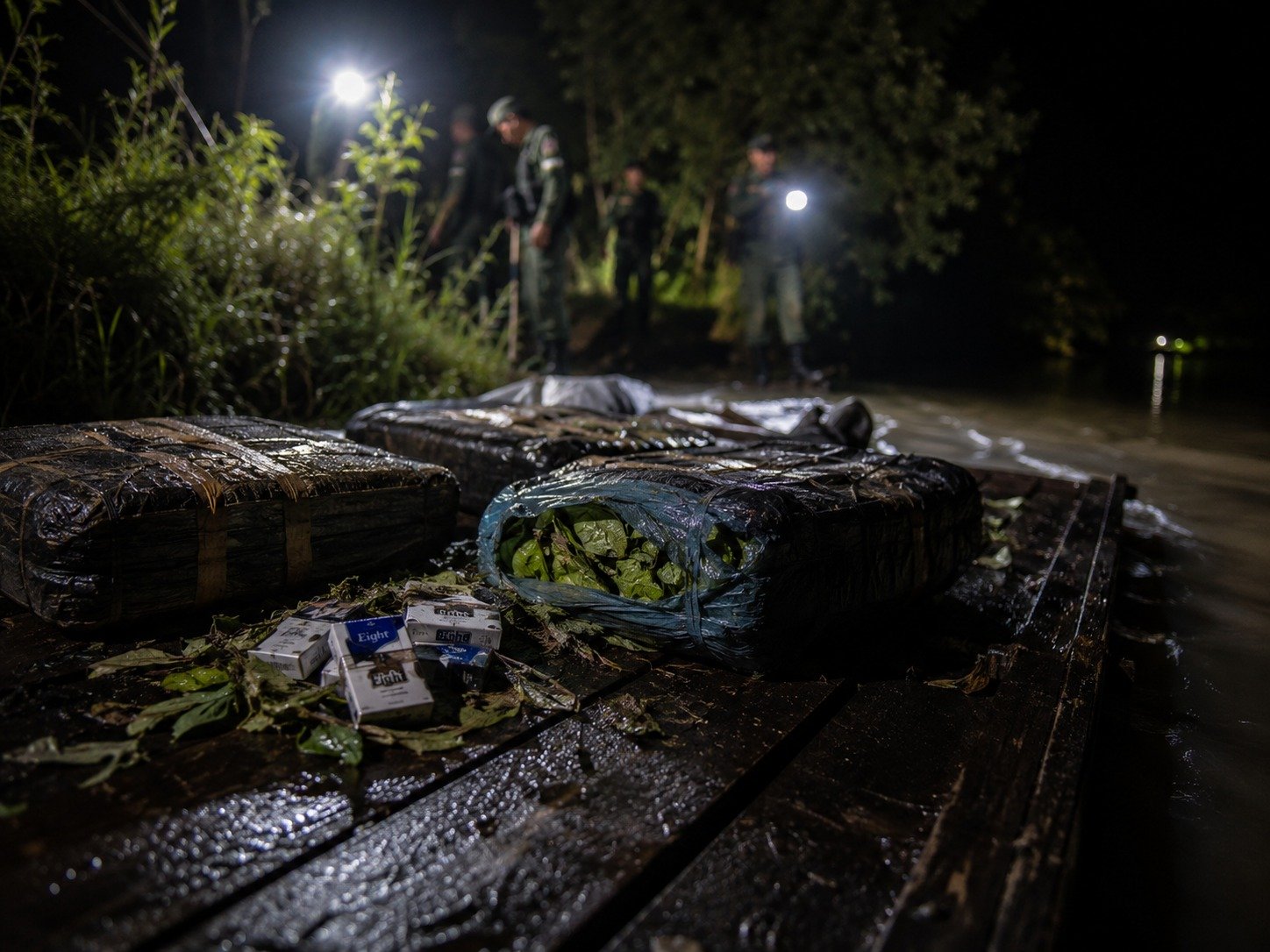 Frontera norte: un detenido con marihuana y arma, y carga ilegal abandonada en jangadas sobre el río Tarija