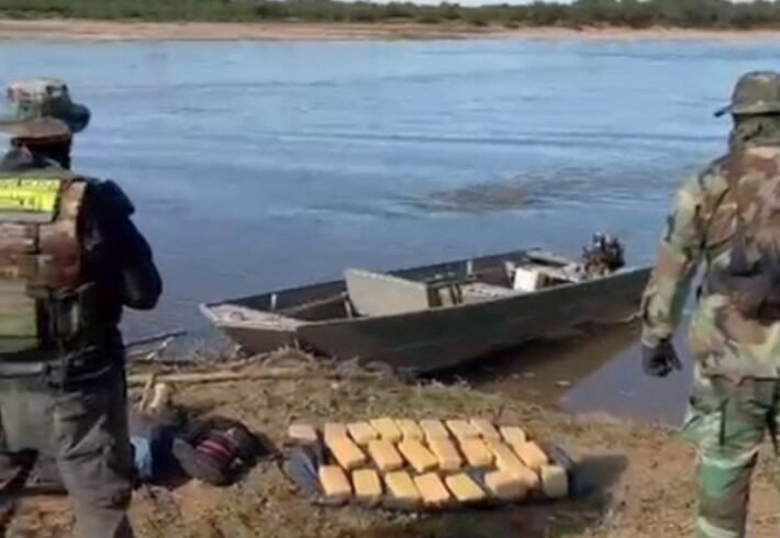 Orán: secuestraron 25 kilos de cocaína en una embarcación sobre el río Bermejo