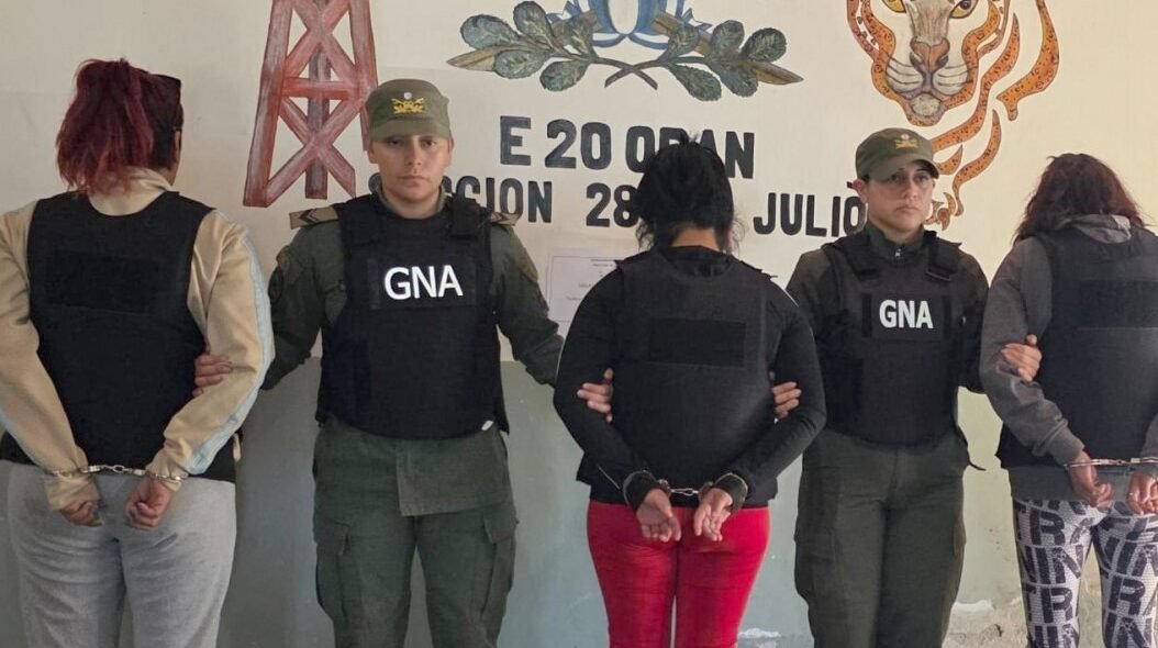 Narcotráfico en ruta: interceptan a tres mujeres y un menor con más de 7 kilos de cocaína adosados al cuerpo