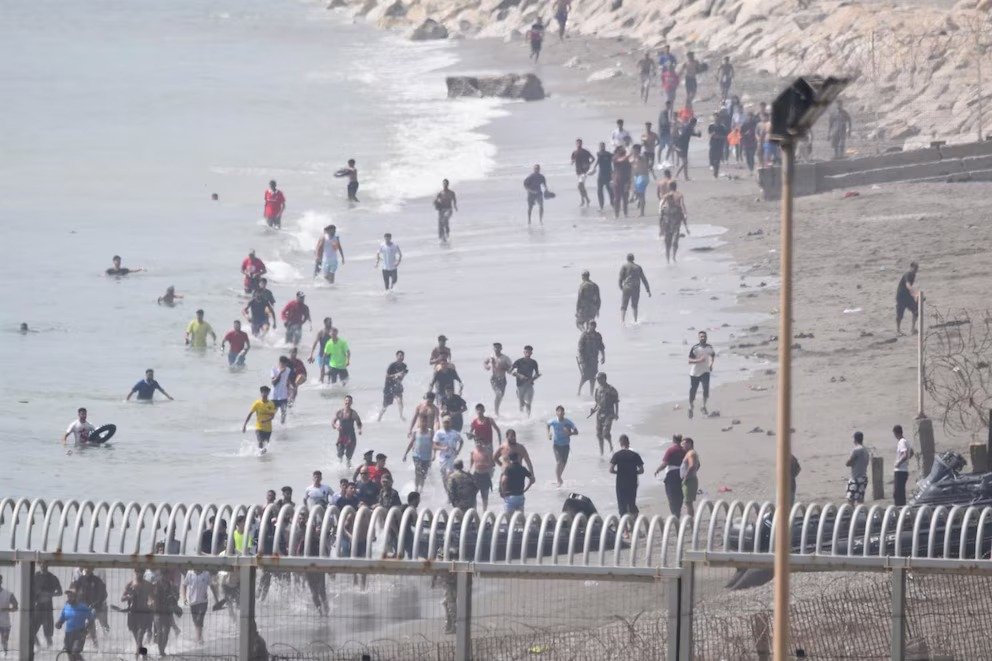 El peligro de la desinformación en fronteras: la lección de Ceuta sobre cómo un rumor falso desató una crisis de seguridad
