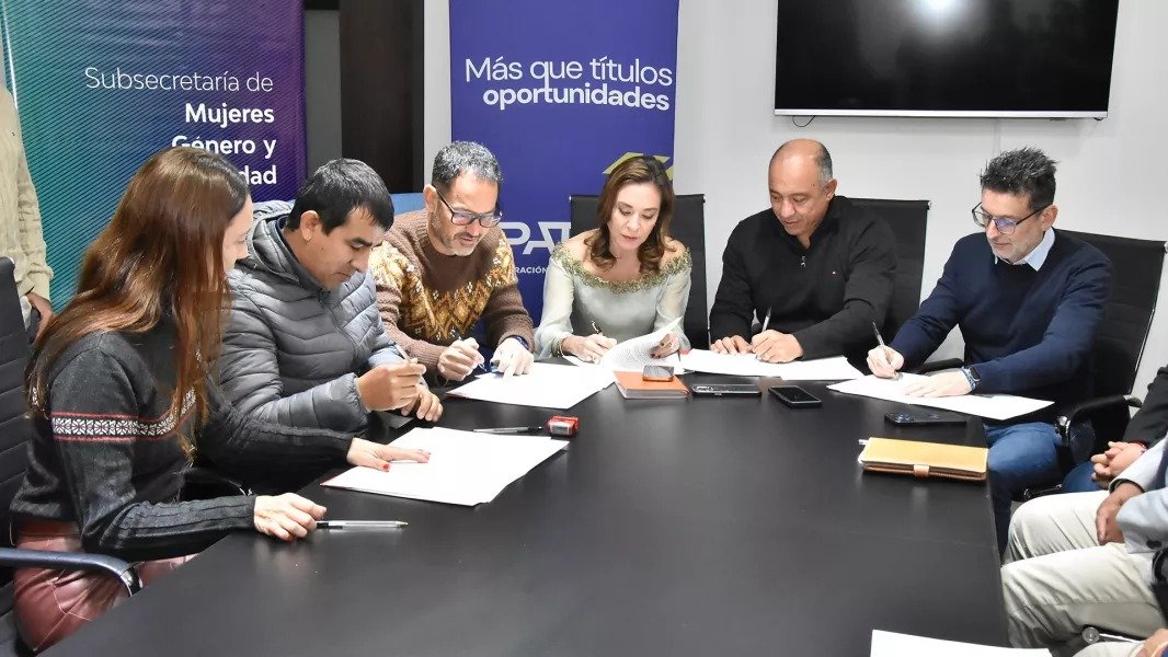Capacitación y empleo: amplían el programa «Constructoras +» para formar a mujeres en oficios técnicos