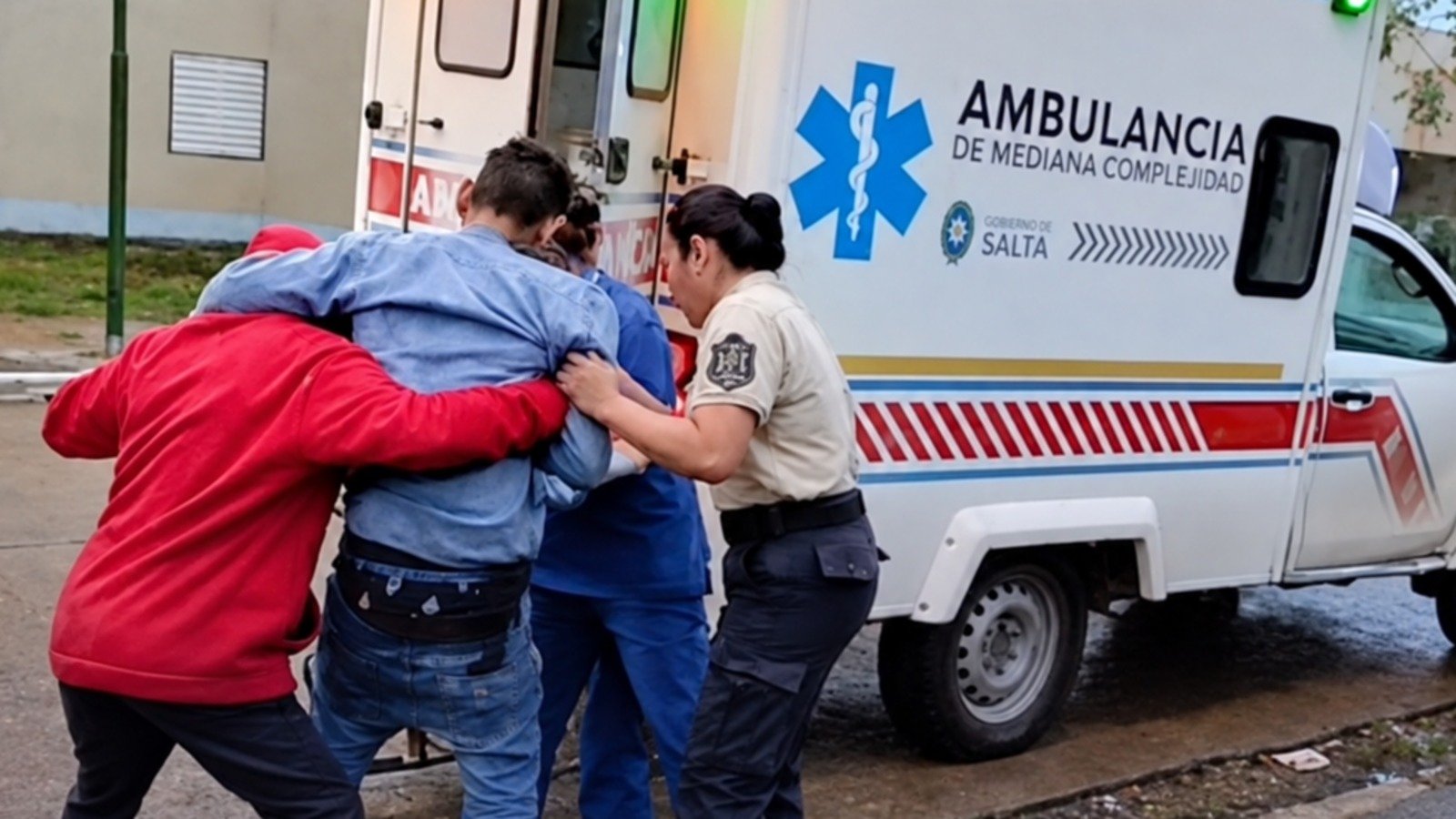 Un joven apuñalado habría esperado más de una hora una ambulancia