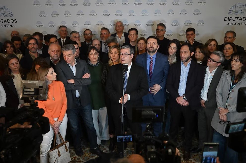 La Ley de Tierras recupera límites, pero el DNU sigue en disputa